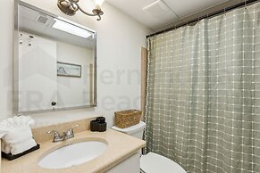 Tropical Theme Condo with Picturesque Atlantic View by RedAwning