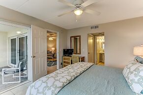 Condo with Atlantic View from Private Patio, Short Walk to the Beach b