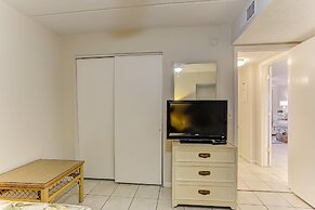 Condo with Atlantic View from Private Patio, Short Walk to the Beach b