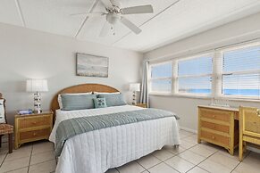 Condo with Atlantic View from Private Patio, Short Walk to the Beach b