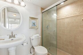 Condo with Atlantic View from Private Patio, Short Walk to the Beach b