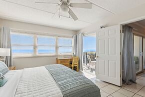 Condo with Atlantic View from Private Patio, Short Walk to the Beach b