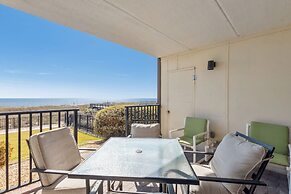 Condo with Atlantic View from Private Patio, Short Walk to the Beach b