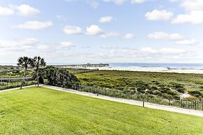 Recently Renovated Ocean Front Condo by RedAwning