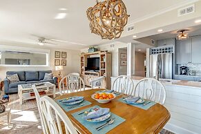 Gorgeous Oceanfront Views Condo with On Site Pool and Fully Covered Pa