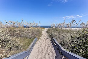 Gorgeous Oceanfront Views Condo with On Site Pool and Fully Covered Pa