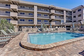 Gorgeous Oceanfront Views Condo with On Site Pool and Fully Covered Pa