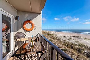 Gorgeous Oceanfront Views Condo with On Site Pool and Fully Covered Pa