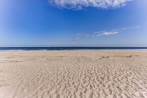 Rustic Theme Condo with Scenic Ocean View by RedAwning
