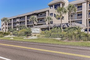 Brilliantly Decorated Condo for Your Perfect Beach Escape by RedAwning