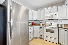 Brilliantly Decorated Condo for Your Perfect Beach Escape by RedAwning