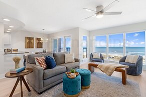 Brilliantly Decorated Condo for Your Perfect Beach Escape by RedAwning