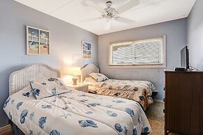 Modest Condo with Splendid Sunrise Views by RedAwning