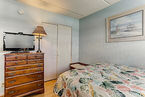 Comfortable Condo With Beautiful Ocean view by RedAwning