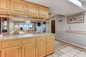 Comfortable Condo With Beautiful Ocean view by RedAwning