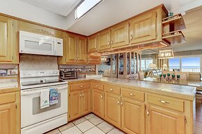 Comfortable Condo With Beautiful Ocean view by RedAwning