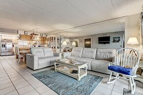 Comfortable Condo With Beautiful Ocean view by RedAwning