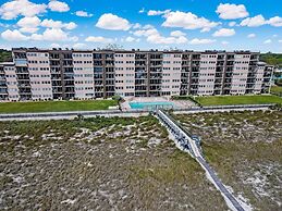 Comfortable Condo With Beautiful Ocean view by RedAwning