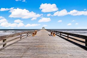 Comfortable Condo With Beautiful Ocean view by RedAwning