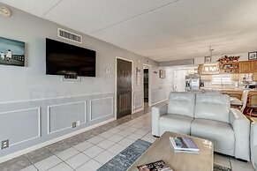 Comfortable Condo With Beautiful Ocean view by RedAwning