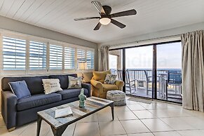 Corner Unit Condo with unobstructed views of the Atlantic by RedAwning