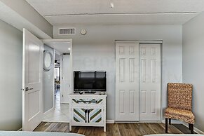 Corner Unit Condo with unobstructed views of the Atlantic by RedAwning