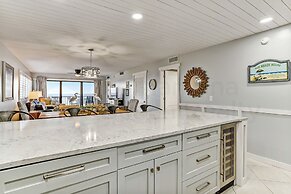 Corner Unit Condo with unobstructed views of the Atlantic by RedAwning