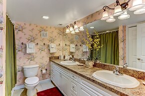 Tastefully Decorated Condo with Scenic Beach Views by RedAwning