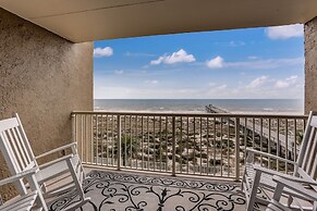 Tastefully Decorated Condo with Scenic Beach Views by RedAwning