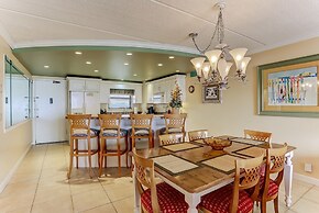 Tastefully Decorated Condo with Scenic Beach Views by RedAwning