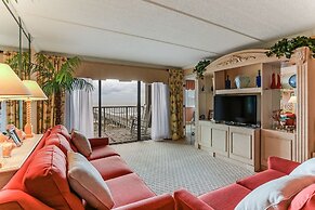 Tastefully Decorated Condo with Scenic Beach Views by RedAwning