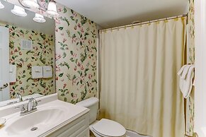 Tastefully Decorated Condo with Scenic Beach Views by RedAwning