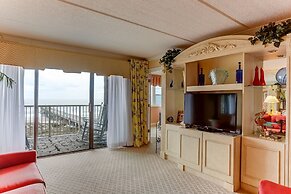 Tastefully Decorated Condo with Scenic Beach Views by RedAwning
