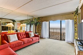 Tastefully Decorated Condo with Scenic Beach Views by RedAwning