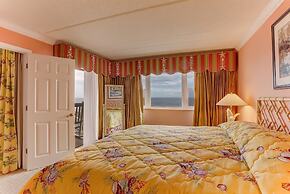 Tastefully Decorated Condo with Scenic Beach Views by RedAwning