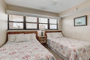 Upper unit Overlooking the Beautiful Outdoor Space and Pier by RedAwni