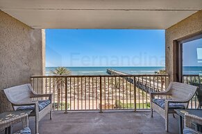 Upper unit Overlooking the Beautiful Outdoor Space and Pier by RedAwni