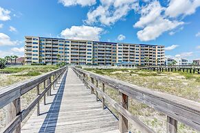 Upper unit Overlooking the Beautiful Outdoor Space and Pier by RedAwni