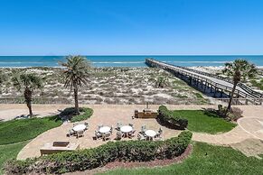 Upper unit Overlooking the Beautiful Outdoor Space and Pier by RedAwni