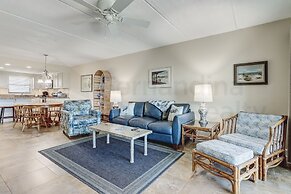 Upper unit Overlooking the Beautiful Outdoor Space and Pier by RedAwni