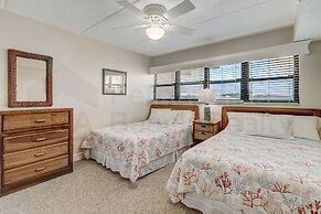 Upper unit Overlooking the Beautiful Outdoor Space and Pier by RedAwni