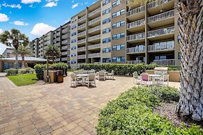 Upper unit Overlooking the Beautiful Outdoor Space and Pier by RedAwni