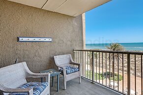 Upper unit Overlooking the Beautiful Outdoor Space and Pier by RedAwni