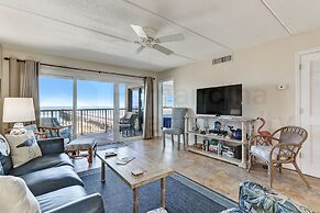 Upper unit Overlooking the Beautiful Outdoor Space and Pier by RedAwni