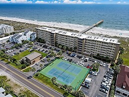 Upper unit Overlooking the Beautiful Outdoor Space and Pier by RedAwni
