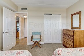 Upper unit Overlooking the Beautiful Outdoor Space and Pier by RedAwni