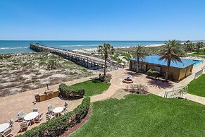 Upper unit Overlooking the Beautiful Outdoor Space and Pier by RedAwni