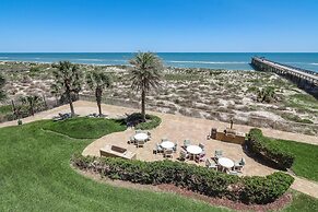 Upper unit Overlooking the Beautiful Outdoor Space and Pier by RedAwni