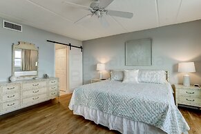 Convenience Direct Oceanfront Condo with Private Balcony by RedAwning