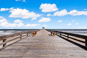 Convenience Direct Oceanfront Condo with Private Balcony by RedAwning